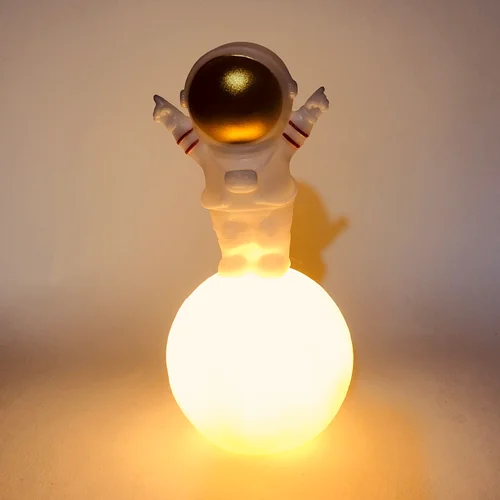 چراغ خواب فانتزی فضانورد روی ماه ( کد 1 )